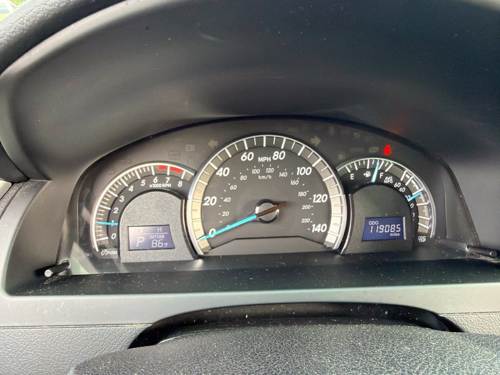 Used 2014 Toyota Camry SE FWD image 4