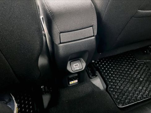 Used 2020 Jeep Renegade Latitude w/ Cold Weather Group image 27