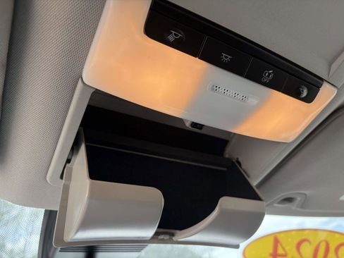 Used 2024 Nissan Altima 2.5 SV image 16