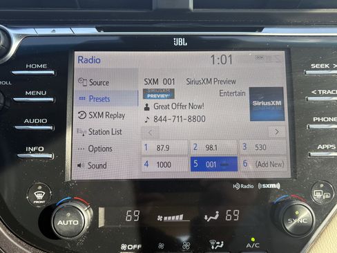 Used 2018 Toyota Camry XLE image 24