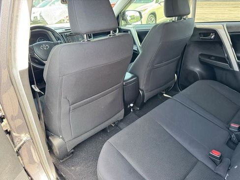 Used 2018 Toyota RAV4 XLE AWD/4WD image 18