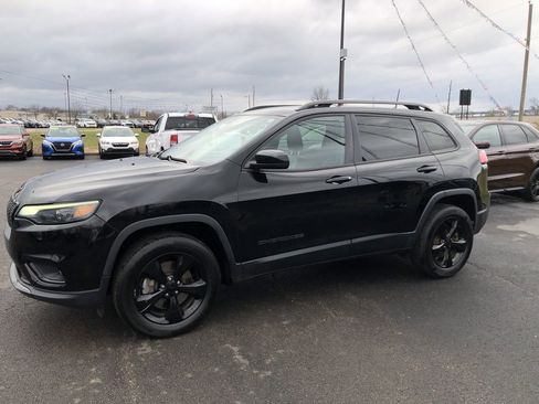Used 2020 Jeep Cherokee Latitude Plus image 3