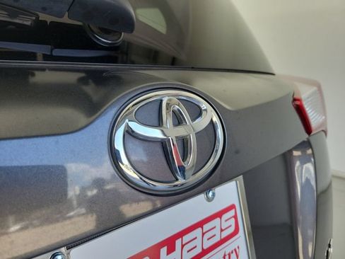Used 2014 Toyota RAV4 LE FWD image 10