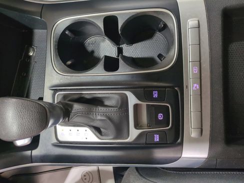Certified 2024 Kia Carnival LX FWD image 22