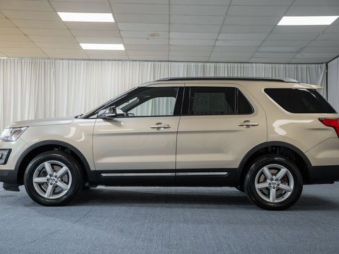 Certified 2017 Ford Explorer XLT w/ Equipment Group 202A image 5