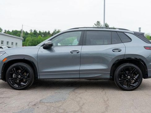 Used 2026 Volkswagen Tiguan SE R-Line AWD/4WD image 3