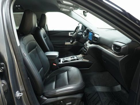 Used 2022 Ford Explorer XLT w/ Equipment Group 202A image 13
