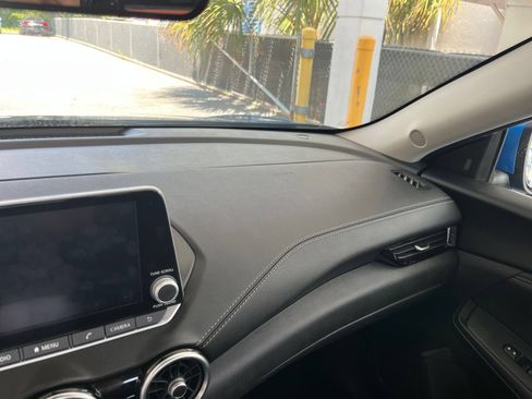 Used 2025 Nissan Sentra SV FWD image 33