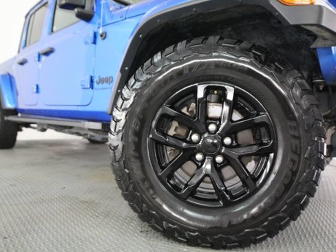 Used 2023 Jeep Gladiator Sport AWD/4WD image 17