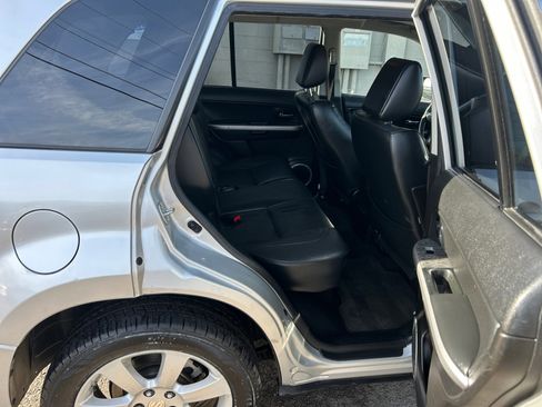 Used 2010 Suzuki Grand Vitara Limited image 32
