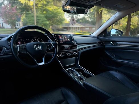 Used 2018 Honda Accord Touring image 10