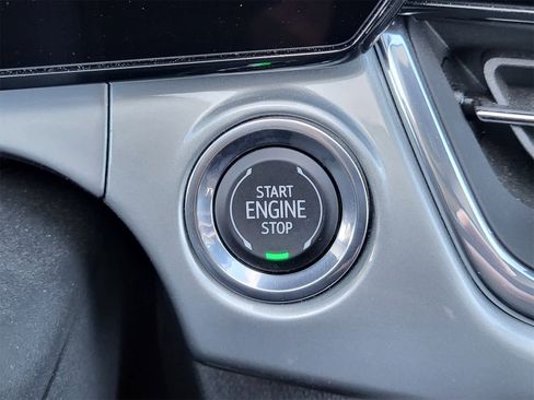 Used 2025 Chevrolet Trax LT w/ LT Convenience Package image 21