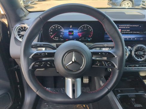 Certified 2025 Mercedes-Benz GLB 250 image 30