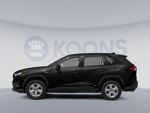 Used 2022 Toyota RAV4 LE AWD/4WD image 4