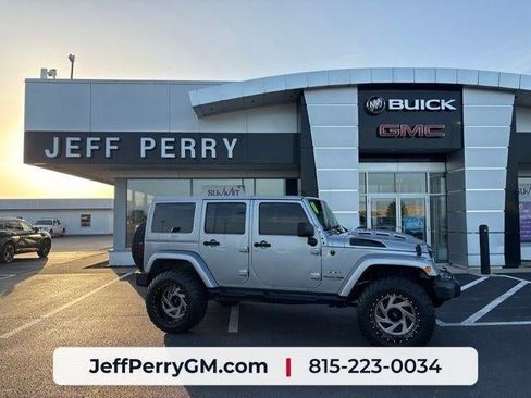 Used 2018 Jeep Wrangler Unlimited Sahara w/ Connectivity Group AWD/4WD image 1