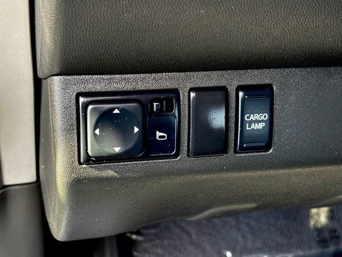 Used 2020 Nissan Frontier SV image 11