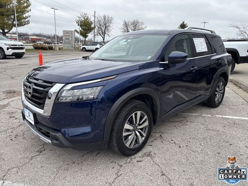 Used 2025 Nissan Pathfinder SL FWD image 14