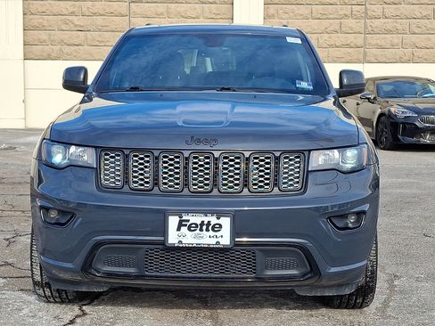 Used 2018 Jeep Grand Cherokee Altitude image 2