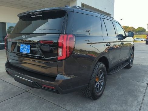 Used 2025 Ford Expedition Tremor AWD/4WD image 7