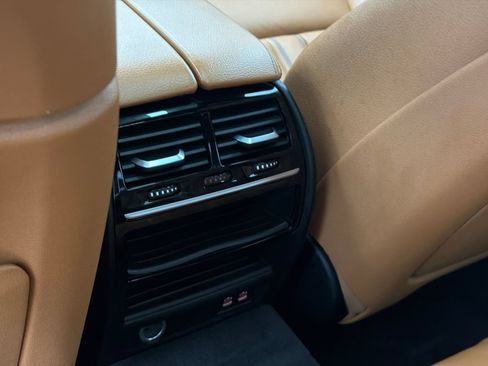 Used 2020 BMW M550i xDrive AWD/4WD image 19