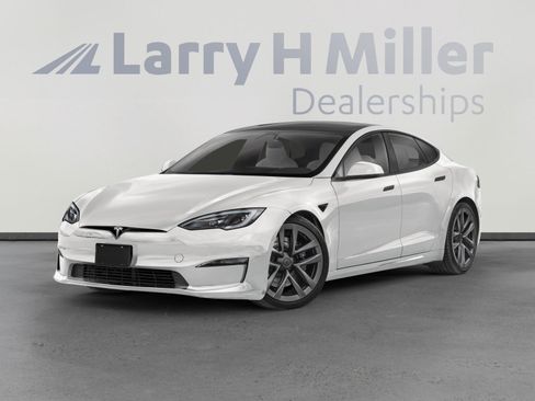 Used 2023 Tesla Model S Standard Range image 1