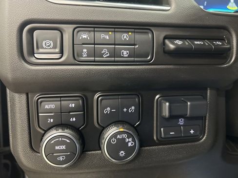 Used 2024 Chevrolet Suburban High Country image 15