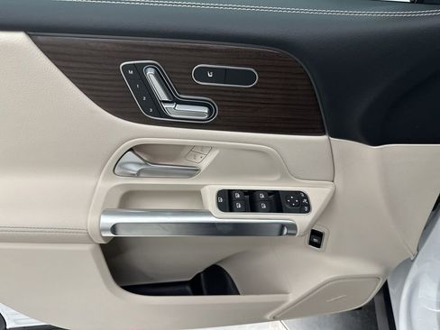 Used 2026 Mercedes-Benz GLB 250 image 11