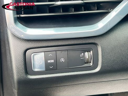 Used 2025 GMC Acadia Elevation image 13