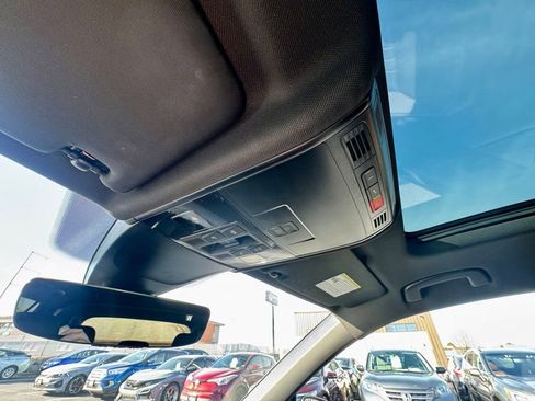 Used 2023 Volkswagen Tiguan SE R-Line image 24