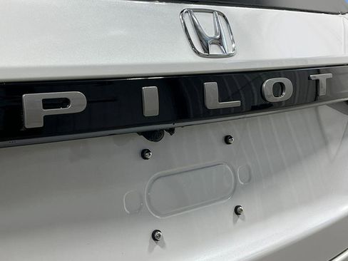 New 2026 Honda Pilot Touring image 7
