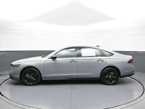 Certified 2025 Honda Accord SE image 9