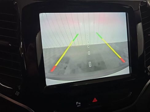 Used 2020 Jeep Cherokee Limited image 23