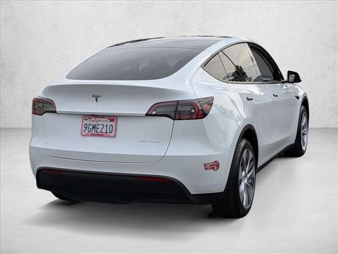 Used 2023 Tesla Model Y Long Range image 5