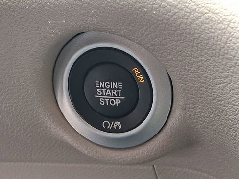 Used 2024 Chrysler Pacifica Touring-L image 24