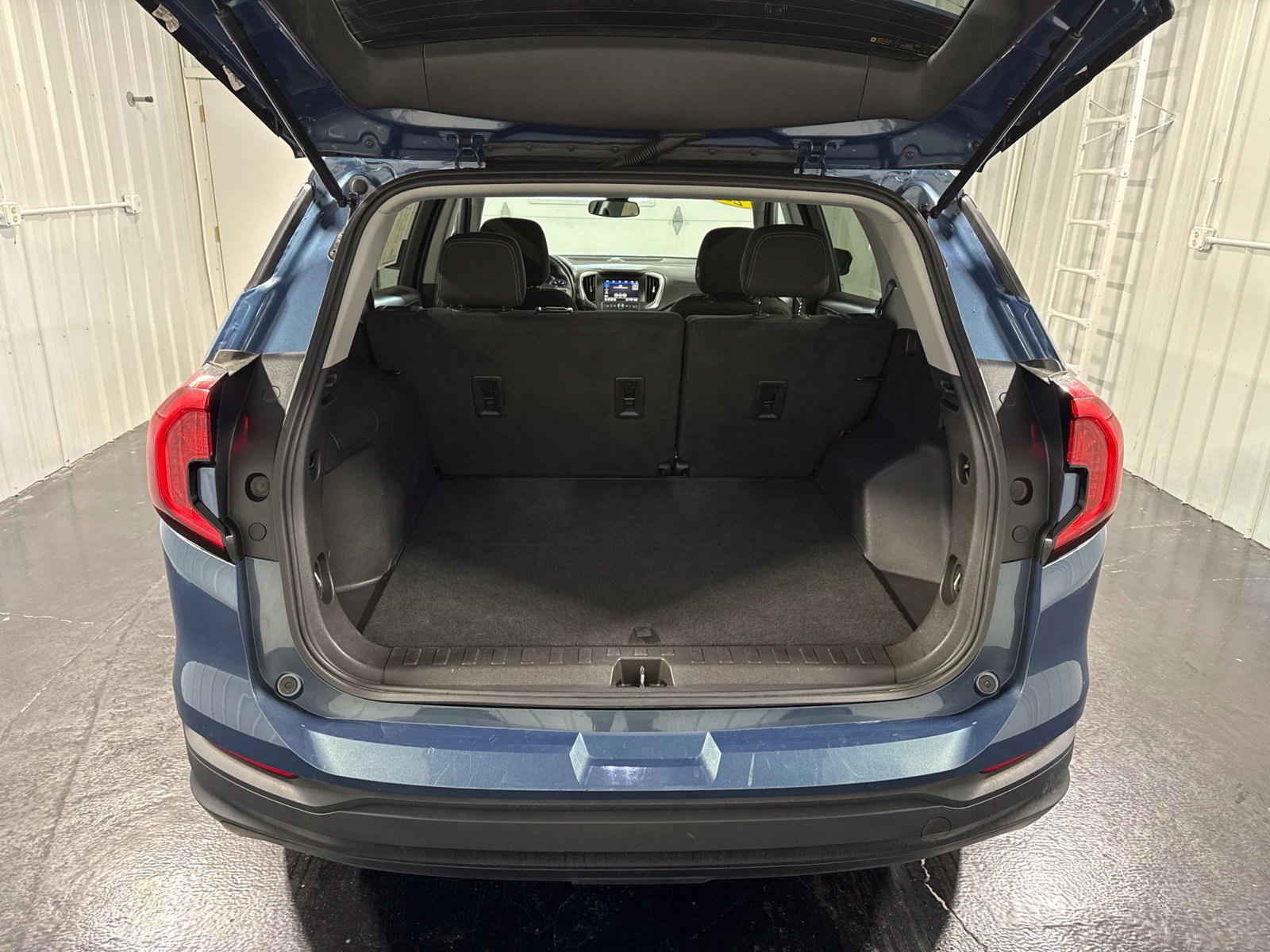 Used 2024 GMC Terrain SLE FWD image 34