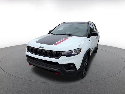 Used 2025 Jeep Compass Trailhawk AWD/4WD image 7
