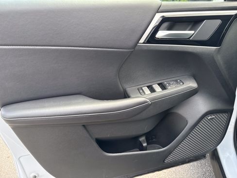 Used 2025 Mitsubishi Outlander SE AWD/4WD image 16