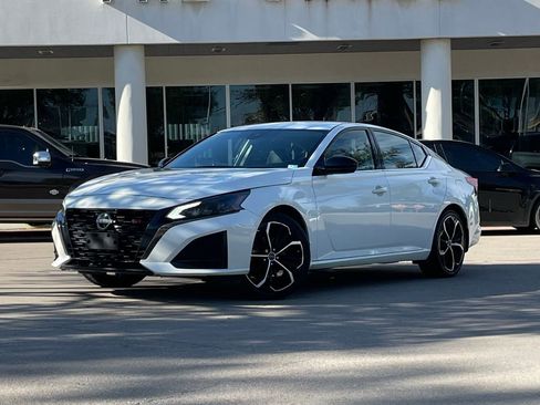 Used 2024 Nissan Altima 2.5 SR image 1