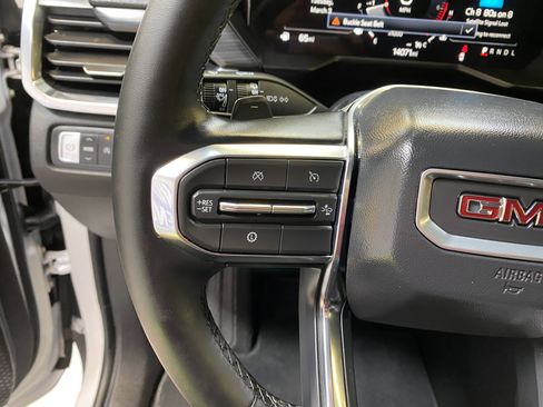 Used 2025 GMC Acadia Elevation image 36