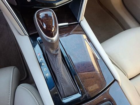 Used 2013 Cadillac XTS Premium image 10