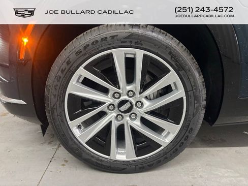 New 2026 Cadillac Vistiq Luxury w/ LPO, Floor Liner Package image 15