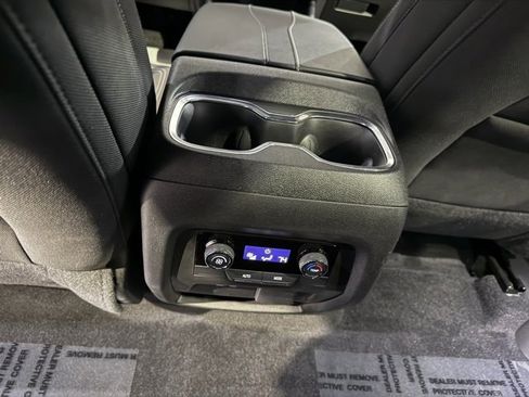 Used 2025 Chevrolet Traverse LT w/ Enhanced Driving Package image 30