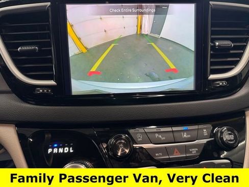 Used 2024 Chrysler Pacifica Touring-L image 16