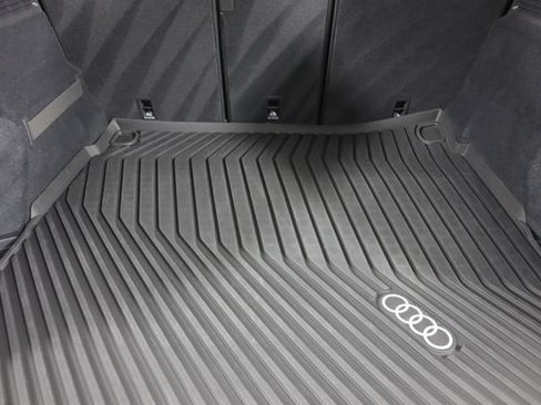 Used 2025 Audi SQ5 Prestige w/ Prestige Package AWD/4WD image 25