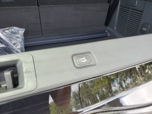 New 2026 Lincoln Navigator Premiere AWD/4WD image 8