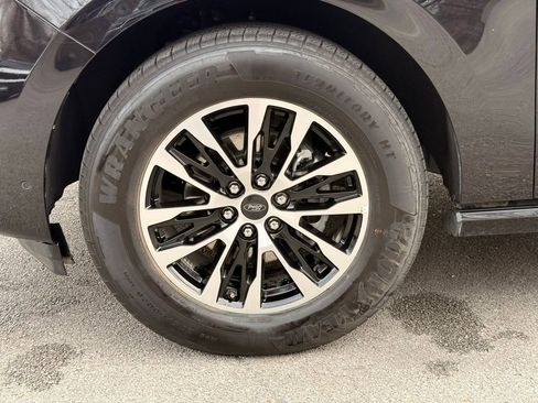 Used 2025 Ford Expedition Platinum image 59