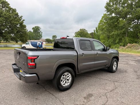 Used 2024 Nissan Frontier SV AWD/4WD image 5