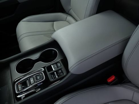 Used 2025 Honda Pilot Touring image 25