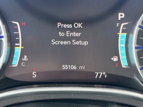 Used 2024 Chrysler Pacifica Touring-L image 5