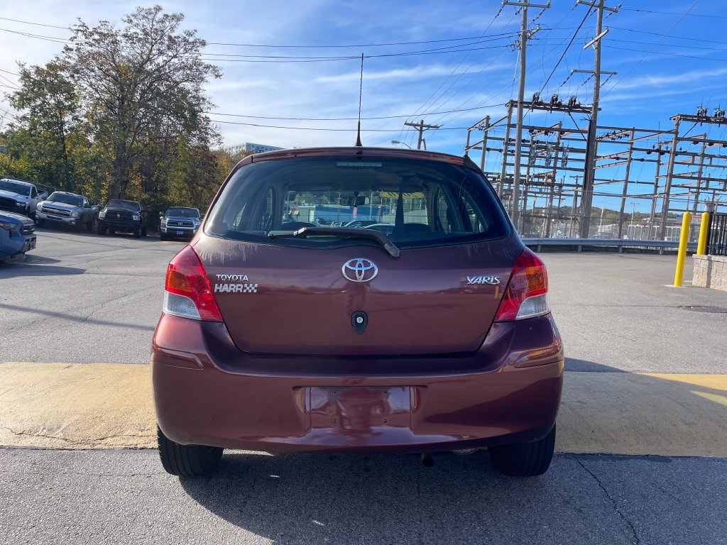 Used 2010 Toyota Yaris 4-Door Hatchback FWD image 3